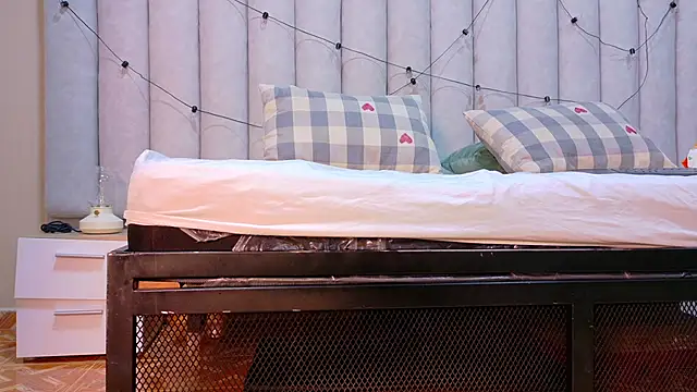 Snapshot of RiriiBrunette__ chatting on 02/24/26, 07:37 RiriiBrunette online show from 02/24/26, 07:37