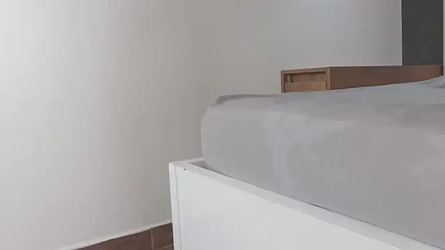 Snapshot of RiriiBrunette__ chatting on 12/15/25, 09:20 RiriiBrunette online show from 12/15/25, 09:20