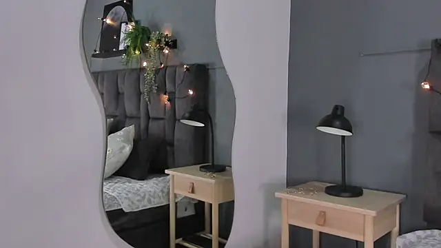 Snapshot of RiriiBrunette__ chatting on 09/17/25, 07:38 RiriiBrunette online show from 09/17/25, 07:38