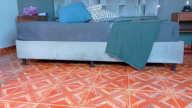 Snapshot of RiriiBrunette__ chatting on 01/15/26, 08:34 RiriiBrunette online show from 01/15/26, 08:34