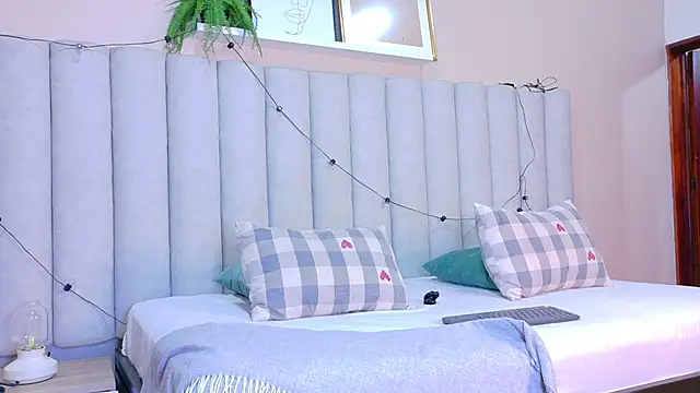 Snapshot of RiriiBrunette__ chatting on 02/09/26, 08:40 RiriiBrunette online show from 02/09/26, 08:40