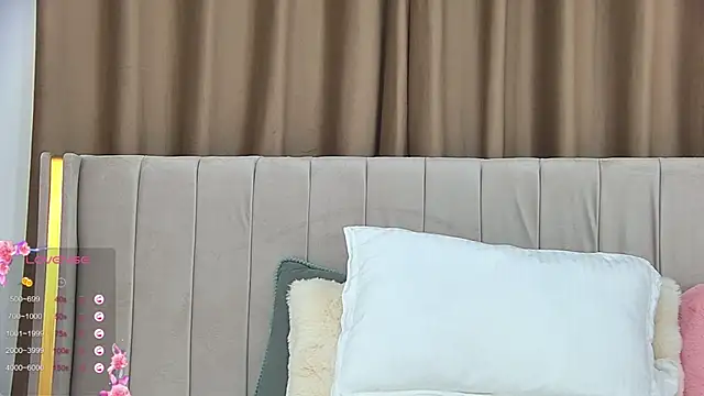 Snapshot of EmilyNovaa chatting on 05/17/26, 06:08 EmilyNovaa online show from 05/17/26, 06:08