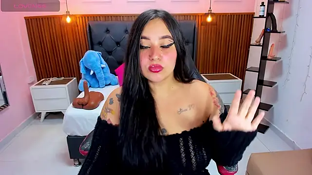 Snapshot of NORALOUX2 chatting on 02/13/26, 07:25 NORALOUX2 online show from 02/13/26, 07:25