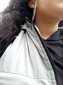 Snapshot of mia_blue01 chatting on 10/05/25, 04:31 mia blue01 online show from 10/05/25, 04:31