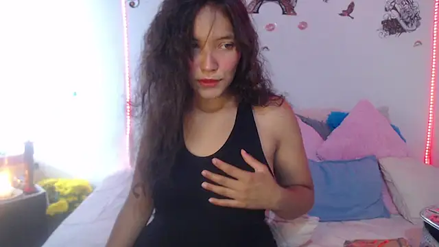 Snapshot of mia_blue01 chatting on 09/28/25, 04:25 mia blue01 online show from 09/28/25, 04:25