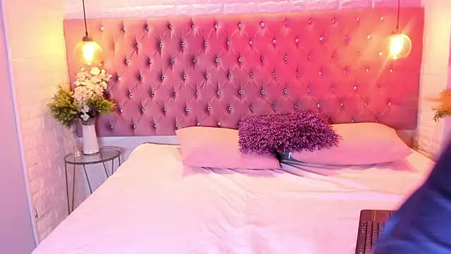 Snapshot of amber_sparkle chatting on 10/13/25, 12:40 amber sparkle online show from 10/13/25, 12:40