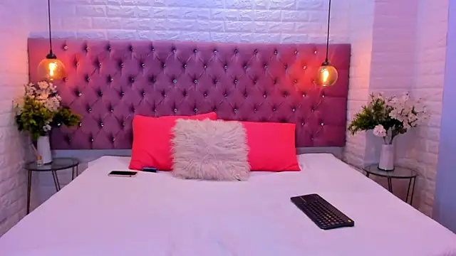 Snapshot of amber_sparkle chatting on 09/22/25, 12:33 amber sparkle online show from 09/22/25, 12:33