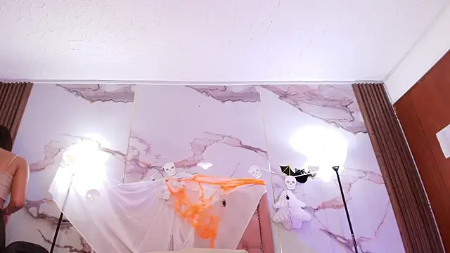 Snapshot of AlyaThompson chatting on 10/28/25, 03:40 AlyaThompson online show from 10/28/25, 03:40