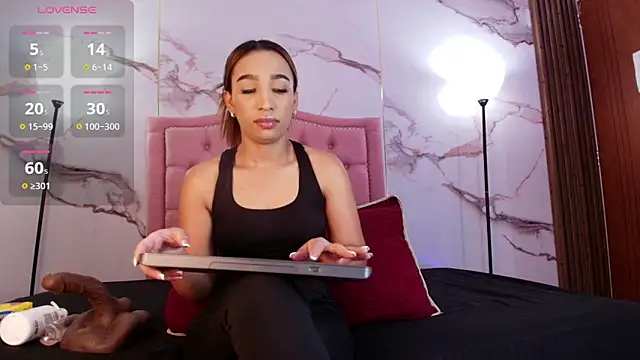 Snapshot of AlyaThompson chatting on 10/16/25, 04:10 AlyaThompson online show from 10/16/25, 04:10