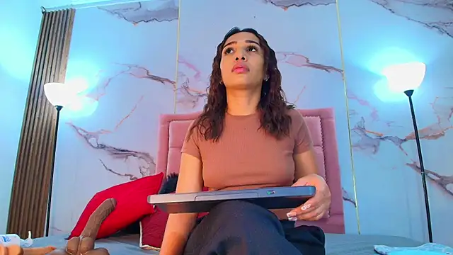 Snapshot of AlyaThompson chatting on 11/28/25, 04:23 AlyaThompson online show from 11/28/25, 04:23