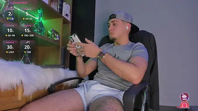 Snapshot of Gael_williams1 chatting on 11/05/25, 08:23 Gael williams1 online show from 11/05/25, 08:23