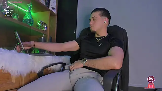 Snapshot of Gael_williams1 chatting on 11/03/25, 08:23 Gael williams1 online show from 11/03/25, 08:23