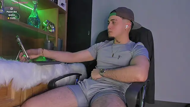 Snapshot of Gael_williams1 chatting on 11/18/25, 12:04 Gael williams1 online show from 11/18/25, 12:04