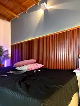 Snapshot of MarilynSmith01 chatting on 11/17/25, 08:13 MarilynSmith01 online show from 11/17/25, 08:13