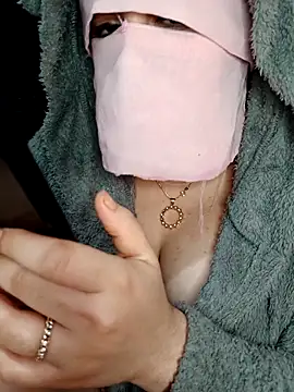 Queen-15 online show from 12/17/25, 08:19