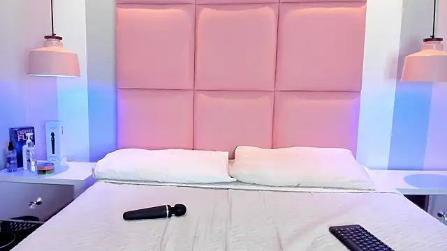 JulianaValencia online show from 12/01/25, 10:32