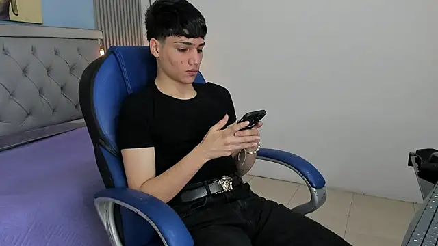 Snapshot of SamBlack_ chatting on 04/18/26, 12:40 SamBlack online show from 04/18/26, 12:40