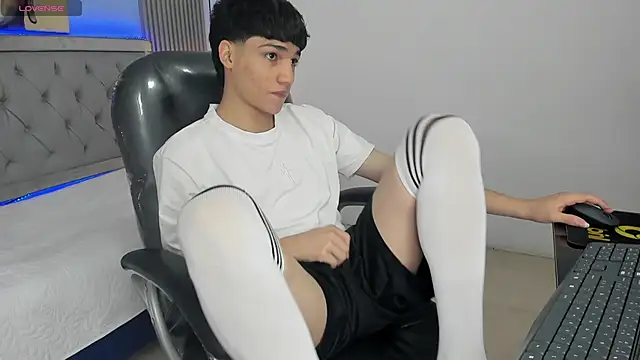 Snapshot of SamBlack_ chatting on 06/01/26, 02:17 SamBlack online show from 06/01/26, 02:17
