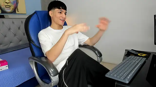 Snapshot of SamBlack_ chatting on 06/12/26, 12:36 SamBlack online show from 06/12/26, 12:36