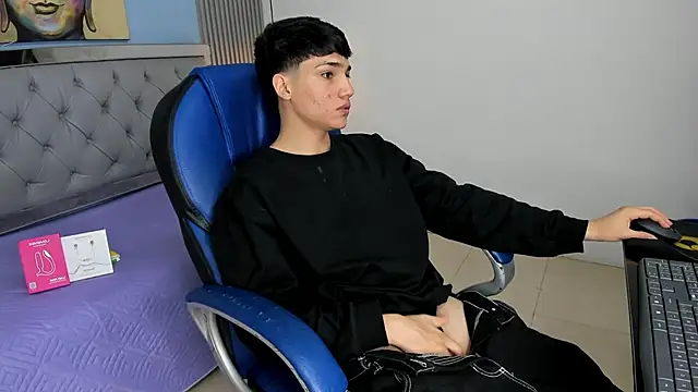 SamBlack  online show from 04/15/26, 12:42