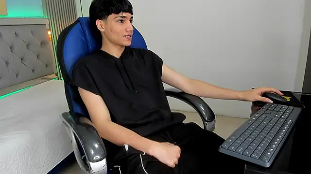 Snapshot of SamBlack_ chatting on 06/06/26, 12:43 SamBlack online show from 06/06/26, 12:43