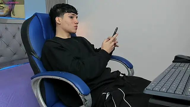 Snapshot of SamBlack_ chatting on 04/25/26, 01:41 SamBlack online show from 04/25/26, 01:41