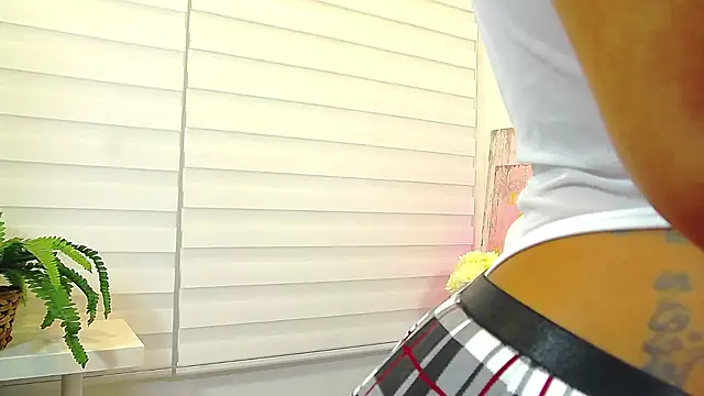 ParisRoux online show from 10/21/25, 08:08