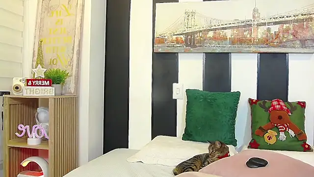 ParisRoux online show from 12/18/25, 08:23