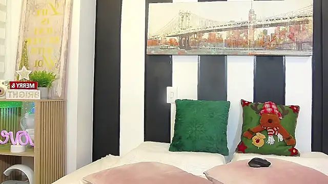 ParisRoux online show from 12/13/25, 08:04