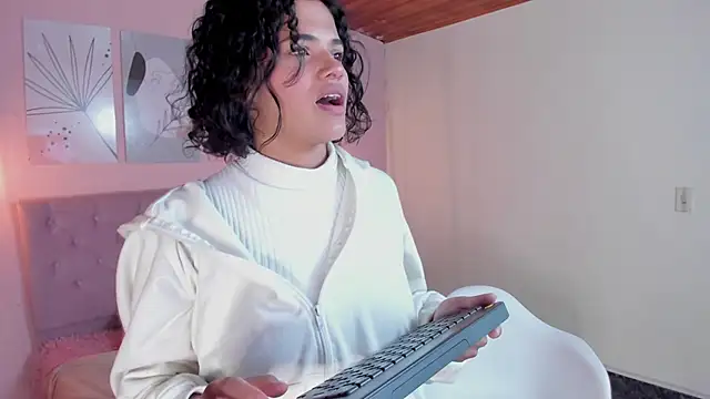 Snapshot of ATENA_JB chatting on 10/10/25, 03:40 ATENA JB online show from 10/10/25, 03:40