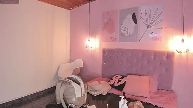 Snapshot of ATENA_JB chatting on 11/07/25, 04:28 ATENA JB online show from 11/07/25, 04:28