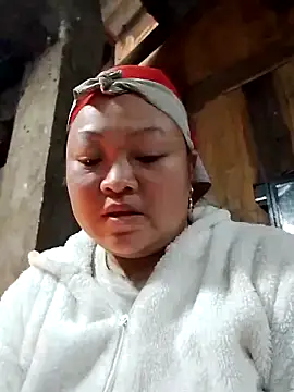 Snapshot of MaySweetb chatting on 11/18/25, 01:43 MaySweetb online show from 11/18/25, 01:43