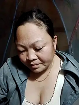 Snapshot of MaySweetb chatting on 11/19/25, 05:51 MaySweetb online show from 11/19/25, 05:51