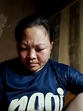 Snapshot of MaySweetb chatting on 10/31/25, 12:02 MaySweetb online show from 10/31/25, 12:02