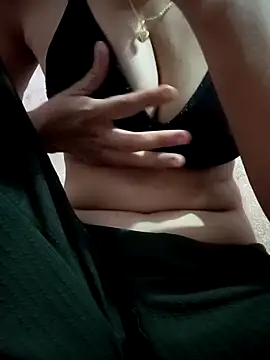 Snapshot of suneeta77 chatting on 09/13/25, 06:46 suneeta77 online show from 09/13/25, 06:46