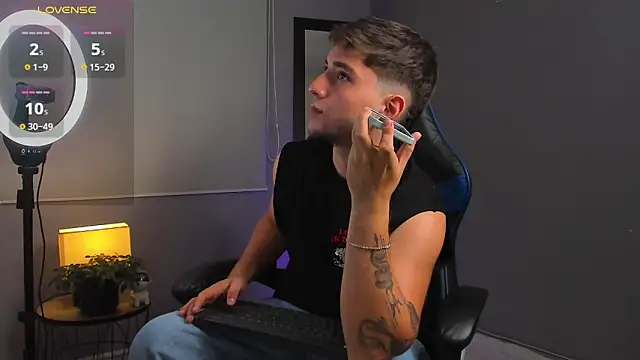 IamAngelCamilo online show from 11/11/25, 01:22