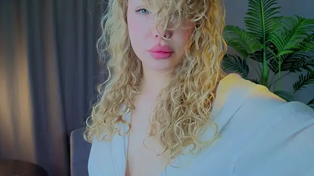 Snapshot of emilyshepar_d chatting on 10/31/25, 02:19 emilyshepar d online show from 10/31/25, 02:19