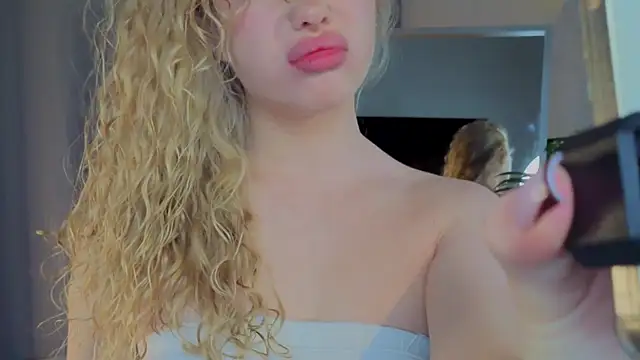 Snapshot of emilyshepar_d chatting on 10/29/25, 02:32 emilyshepar d online show from 10/29/25, 02:32