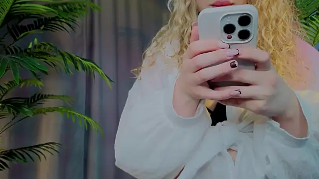 Snapshot of emilyshepar_d chatting on 11/19/25, 02:22 emilyshepar d online show from 11/19/25, 02:22