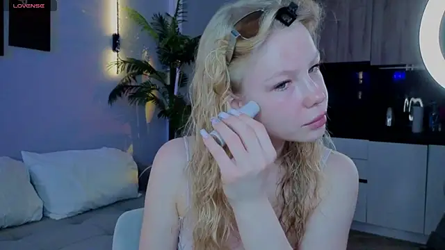 Snapshot of emilyshepar_d chatting on 06/16/26, 02:33 emilyshepar d online show from 06/16/26, 02:33