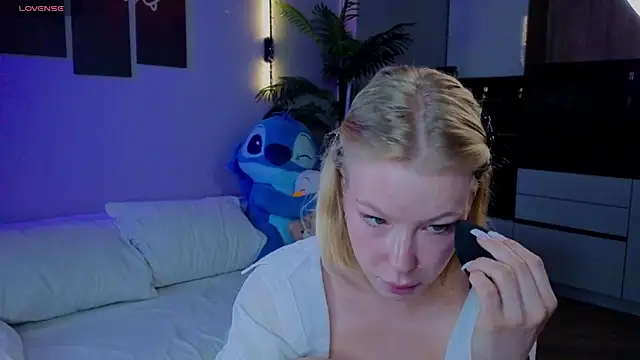 Snapshot of emilyshepar_d chatting on 07/17/26, 01:47 emilyshepar d online show from 07/17/26, 01:47