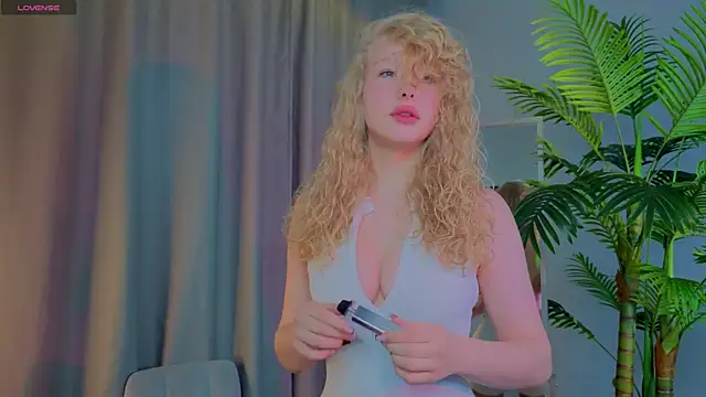 Snapshot of emilyshepar_d chatting on 11/13/25, 02:26 emilyshepar d online show from 11/13/25, 02:26