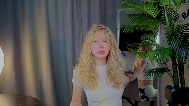 Snapshot of emilyshepar_d chatting on 11/11/25, 02:39 emilyshepar d online show from 11/11/25, 02:39