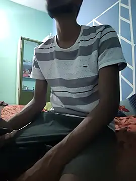 RAYI Queen 4 online show from 04/13/26, 01:20