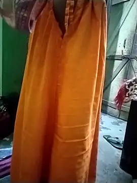 RAYI Queen 4 online show from 10/30/25, 04:48