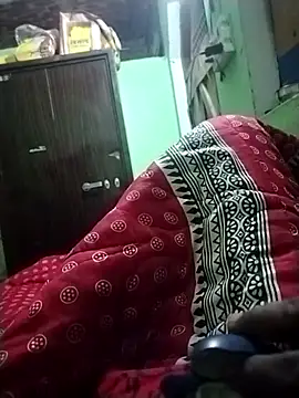 RAYI Queen 4 online show from 10/28/25, 04:39