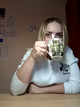 Snapshot of Ami_Foxy chatting on 10/28/25, 11:09 Ami Foxy online show from 10/28/25, 11:09