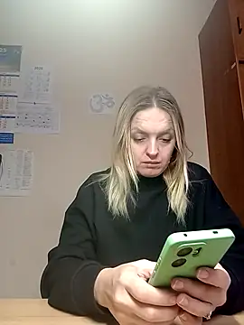 Snapshot of Ami_Foxy chatting on 11/12/25, 07:56 Ami Foxy online show from 11/12/25, 07:56