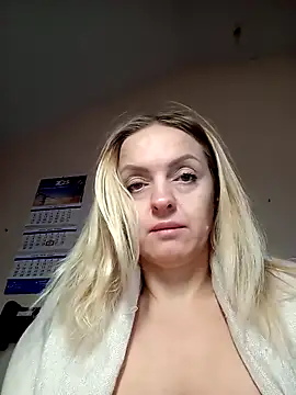 Snapshot of Ami_Foxy chatting on 09/29/25, 06:20 Ami Foxy online show from 09/29/25, 06:20