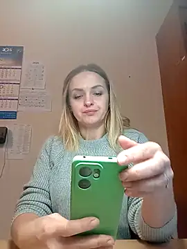 Snapshot of Ami_Foxy chatting on 11/06/25, 08:18 Ami Foxy online show from 11/06/25, 08:18